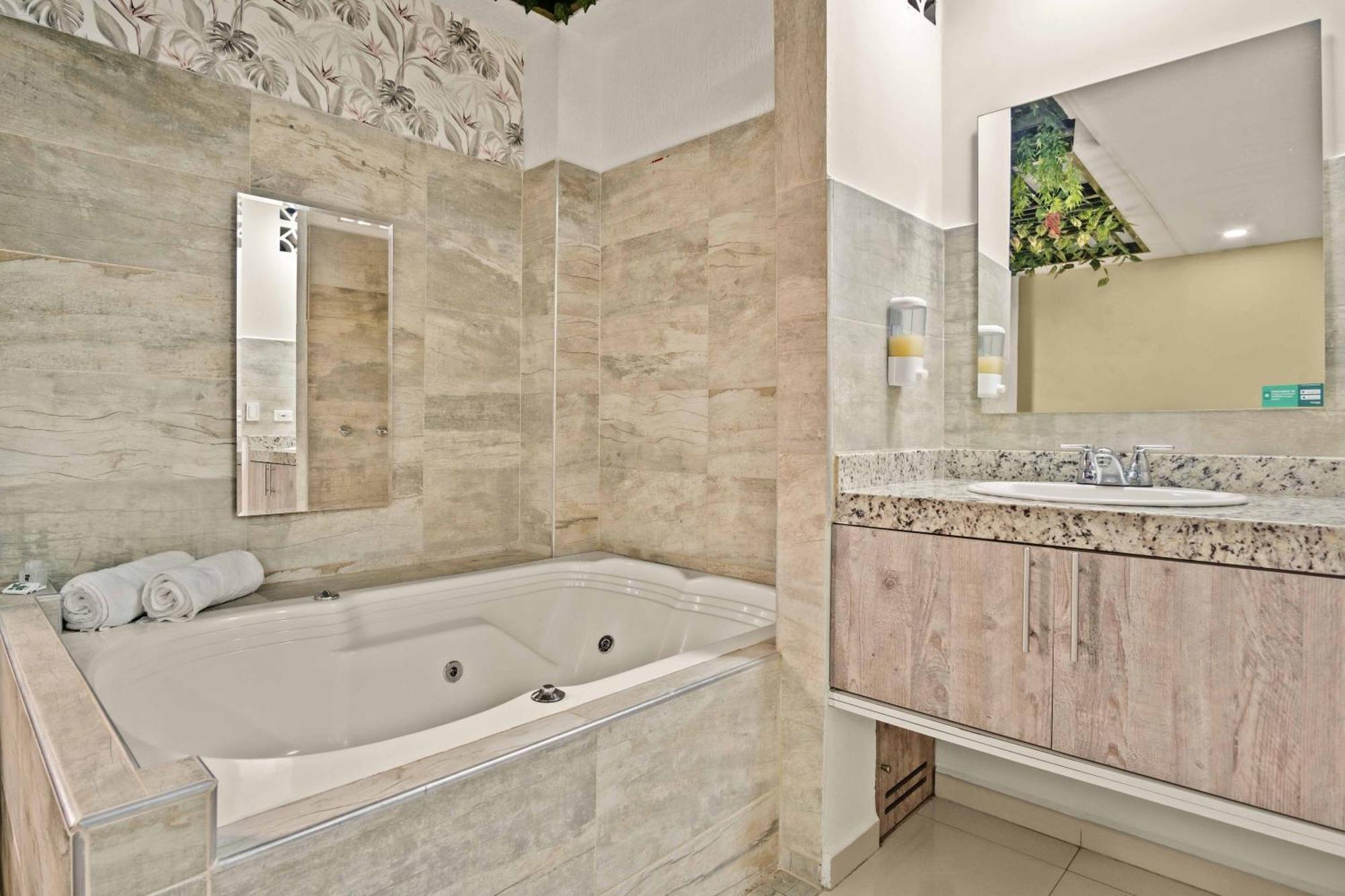 Hotel Eco Suite Кали Екстериор снимка
